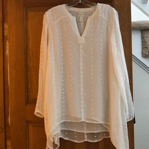 Chico’s 3/4 sleeve shear top with handkerchief hem